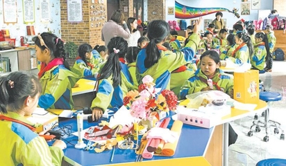 武汉"四点半学校"托管模式:填补学校家庭教育"真空期"